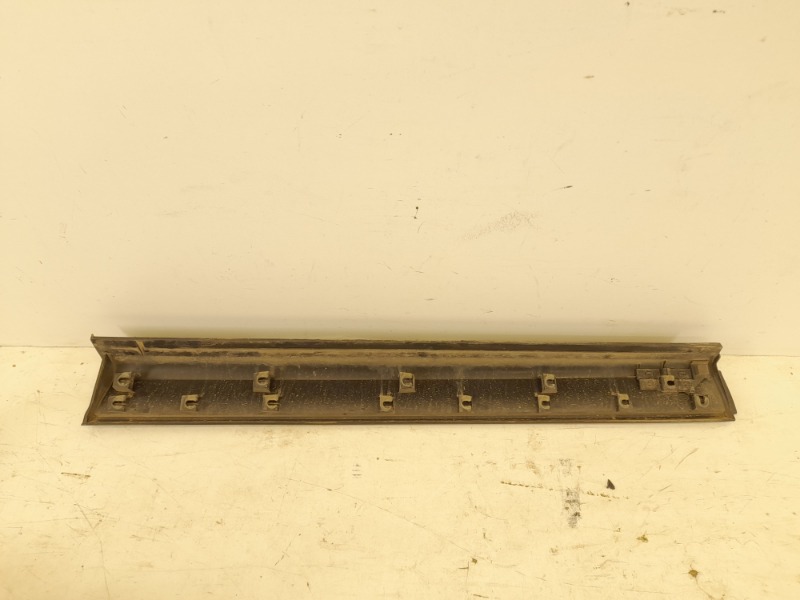 Накладка двери передней правой