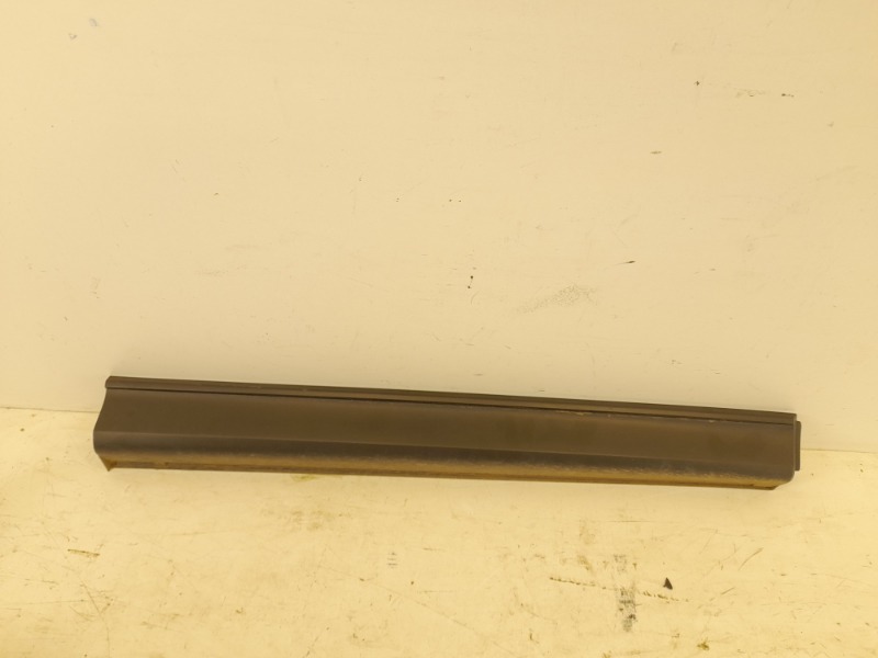 Накладка двери передней правой