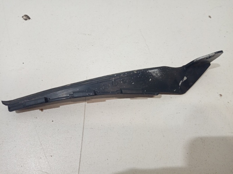 Накладка двери передней левой