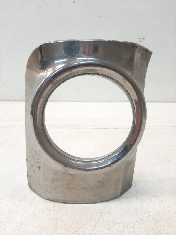 Рамка противотуманной фары правой