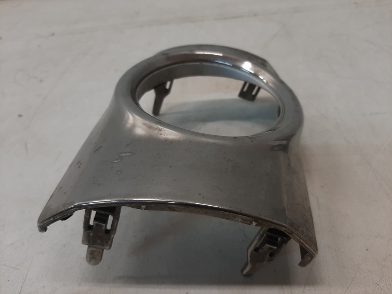 Рамка противотуманной фары правой