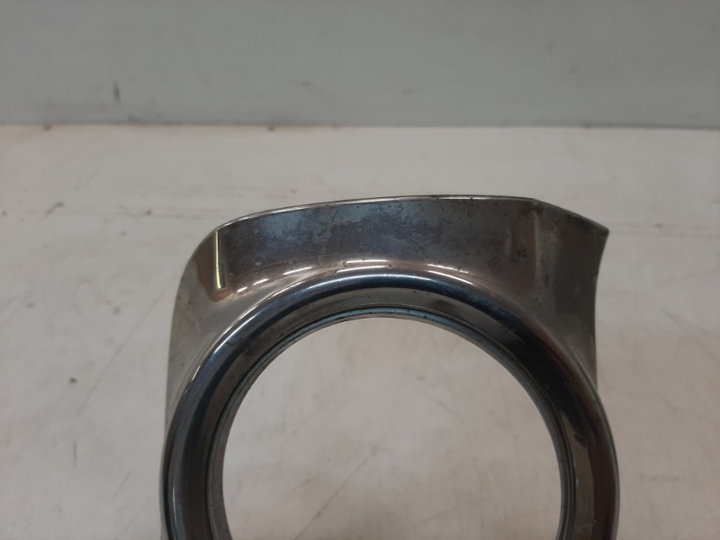 Рамка противотуманной фары правой