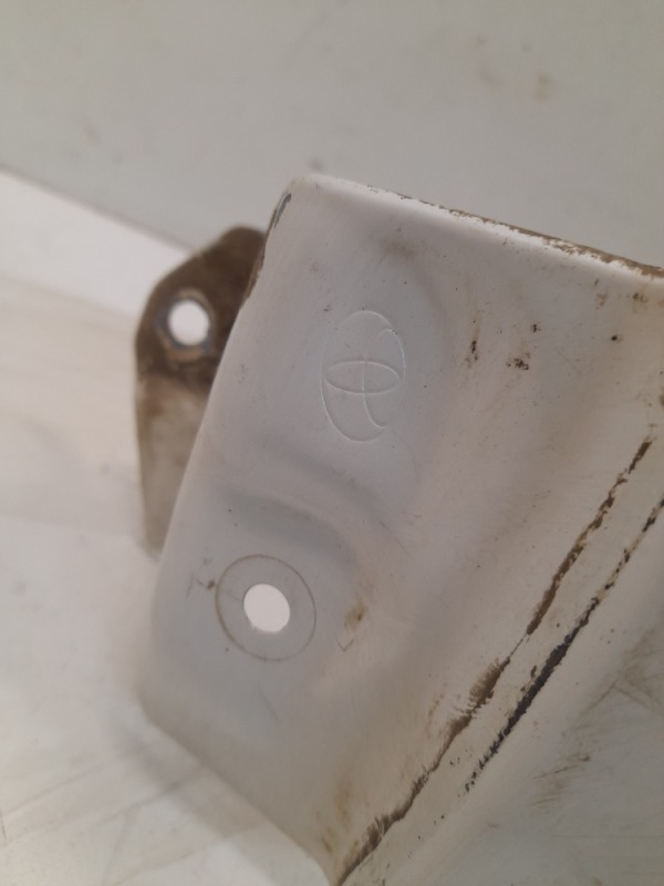 Крыло переднее левое