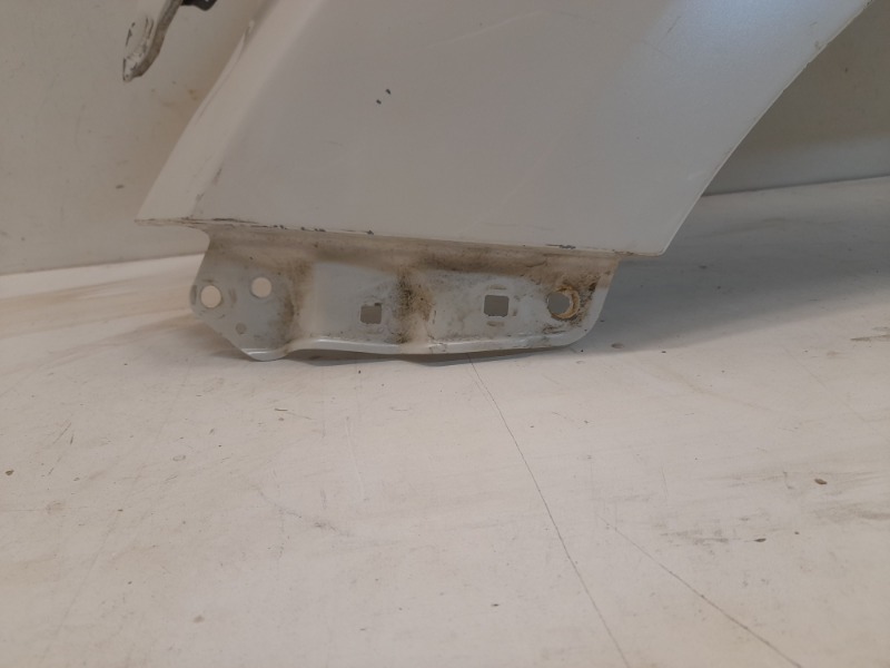 Крыло переднее левое