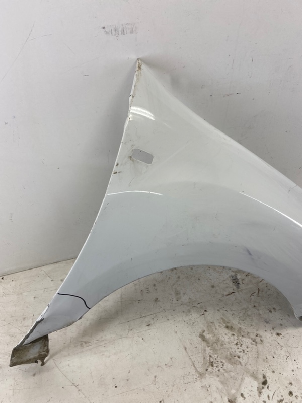 Крыло переднее правое