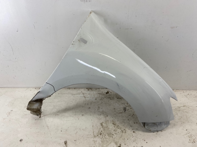 Крыло переднее правое