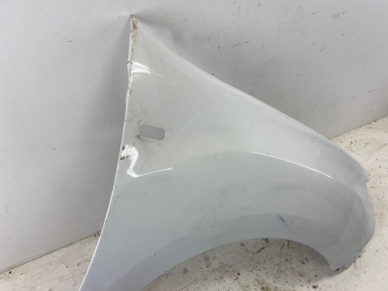 Крыло переднее правое