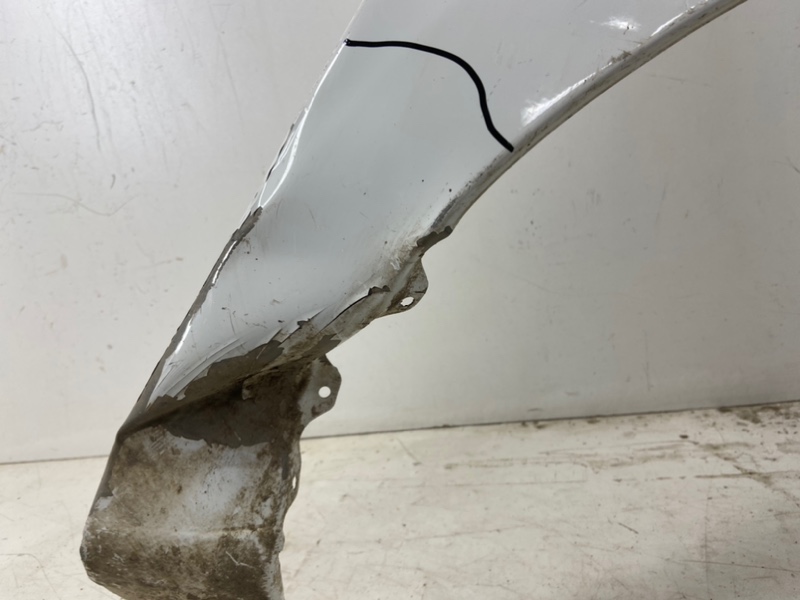 Крыло переднее правое