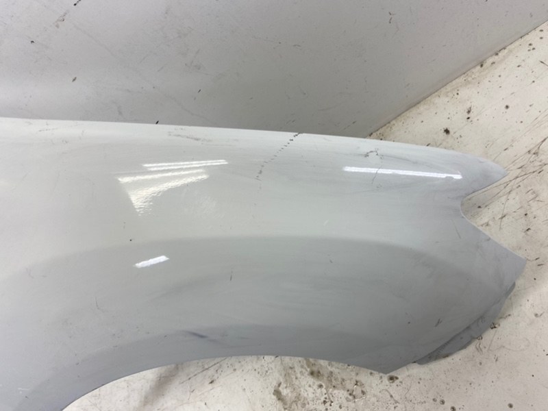 Крыло переднее правое