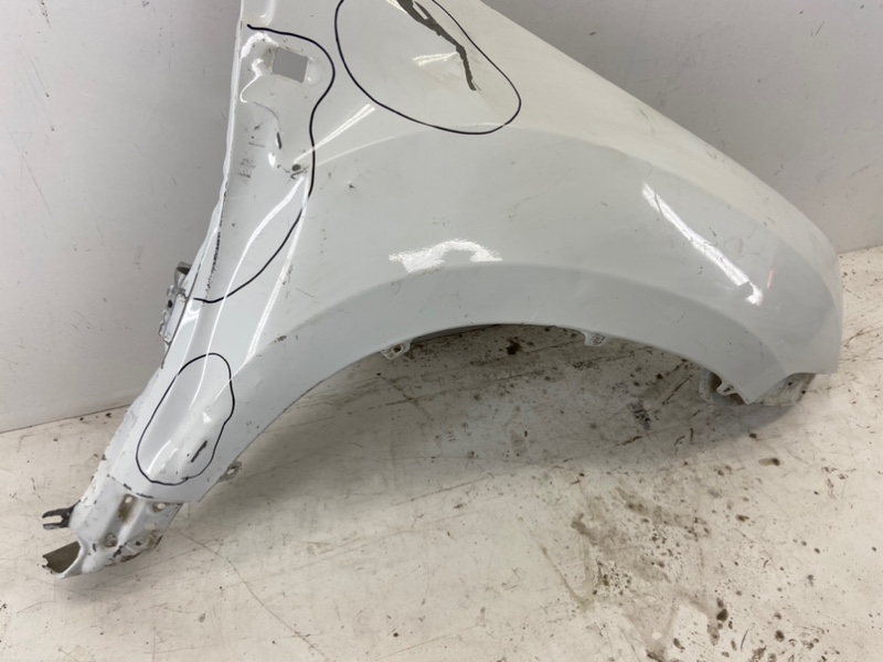 Крыло переднее правое