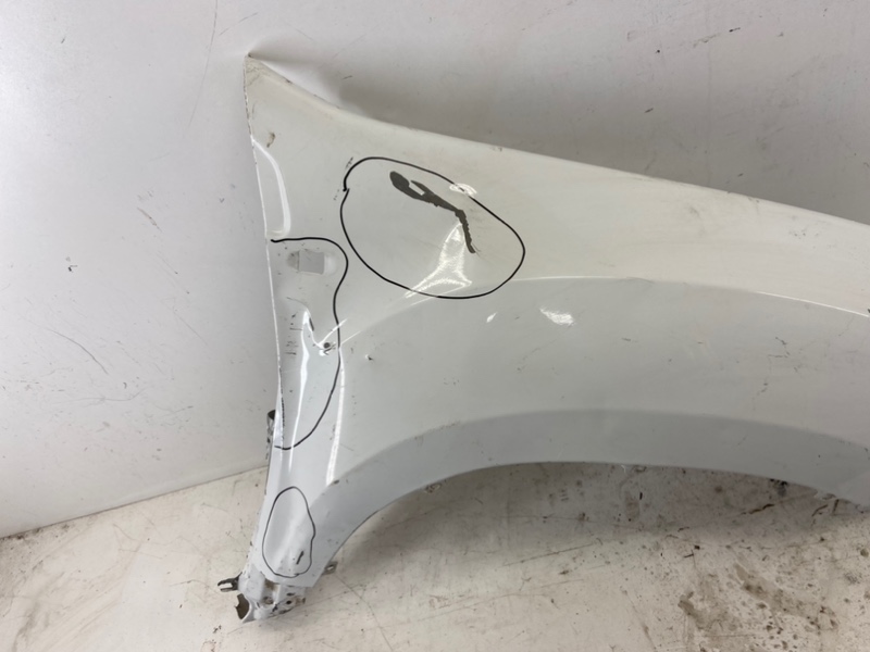 Крыло переднее правое