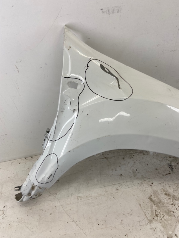 Крыло переднее правое