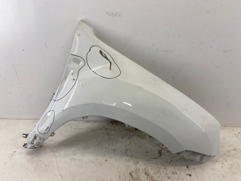 Крыло переднее правое