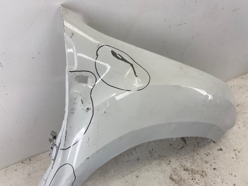 Крыло переднее правое