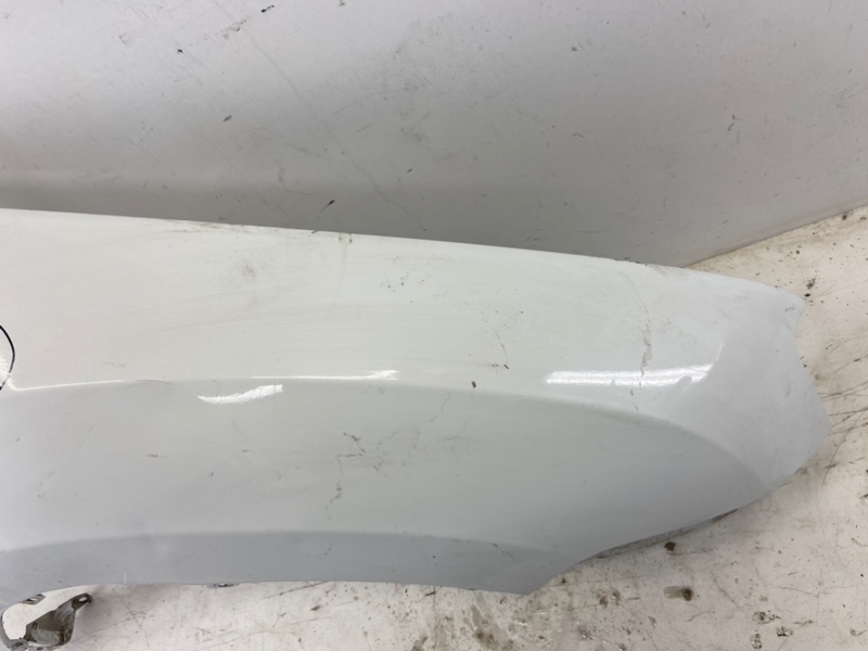 Крыло переднее правое