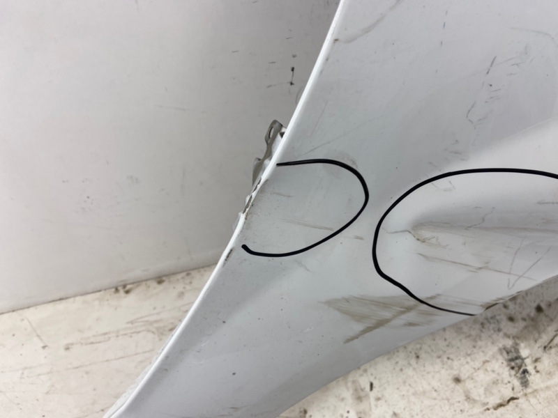 Крыло переднее правое