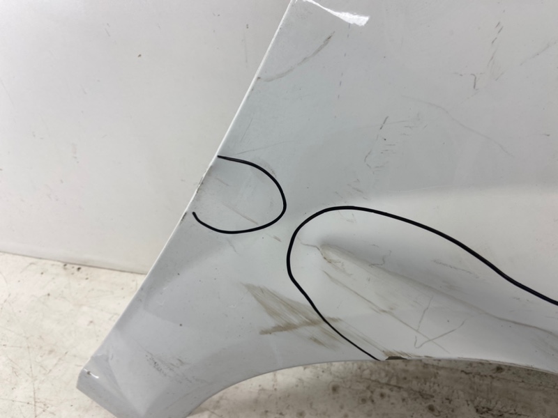 Крыло переднее правое