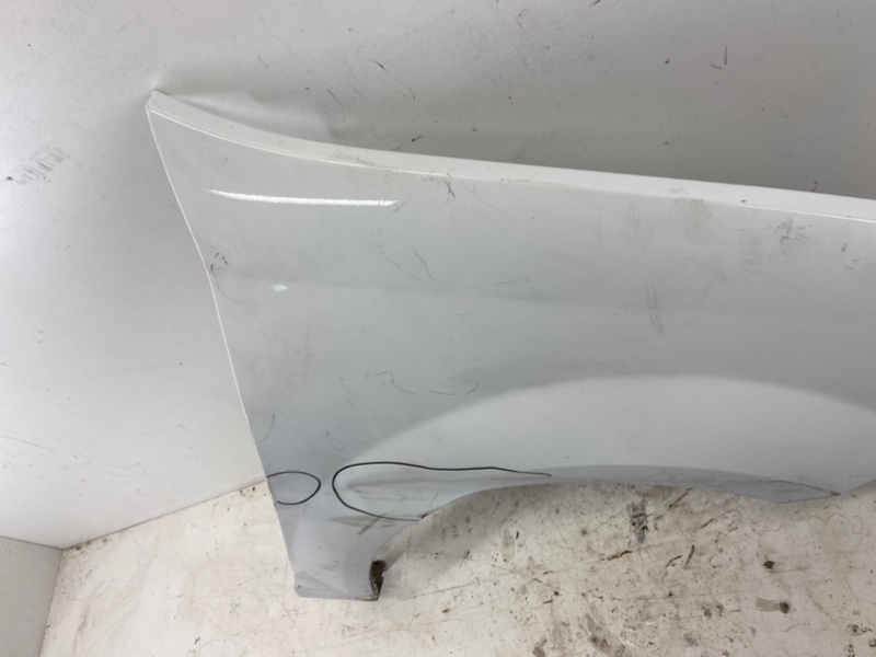 Крыло переднее правое