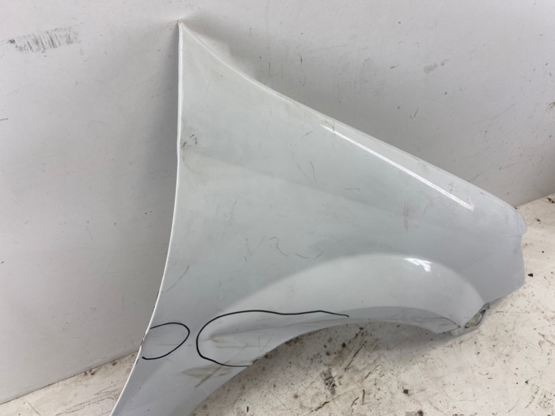 Крыло переднее правое