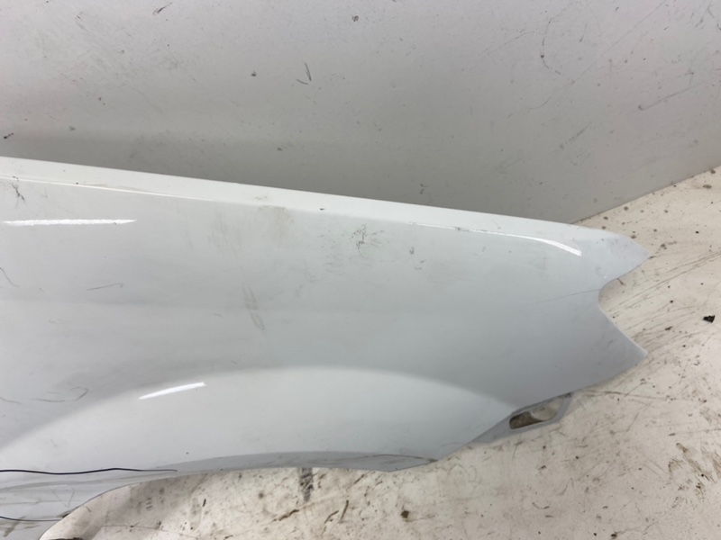 Крыло переднее правое