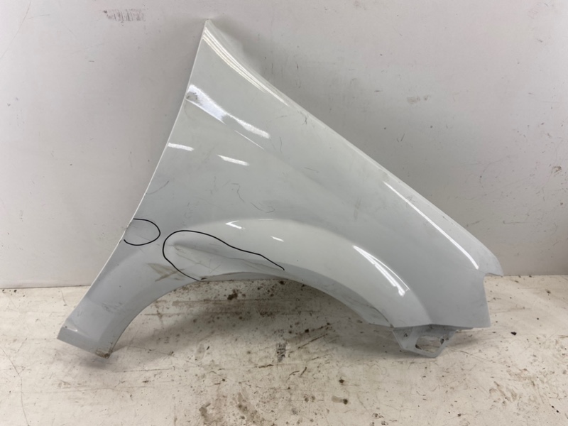 Крыло переднее правое