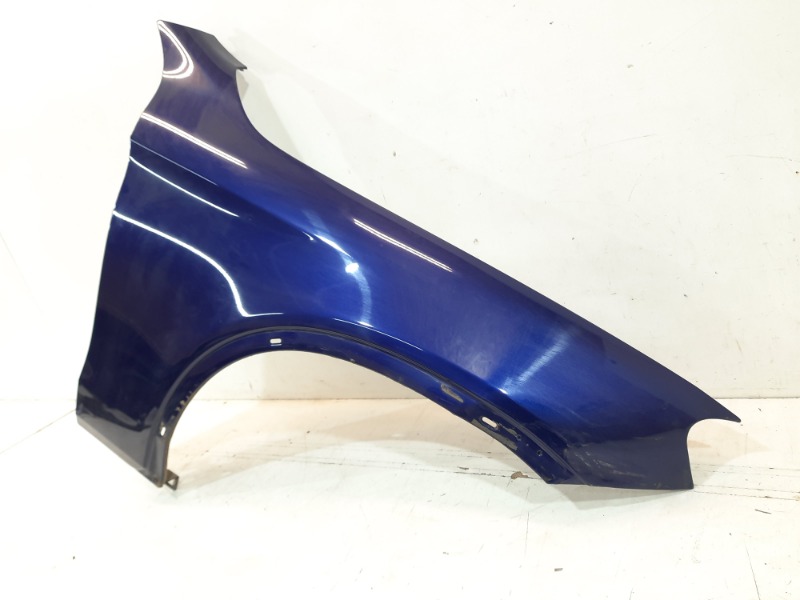 Крыло переднее правое