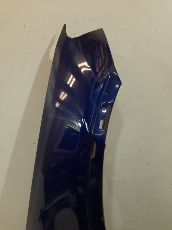 Крыло переднее правое