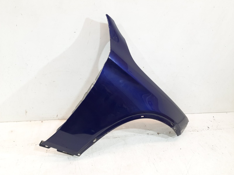 Крыло переднее правое