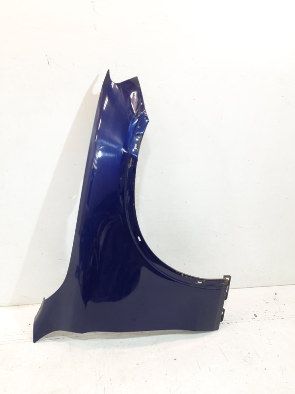 Крыло переднее правое