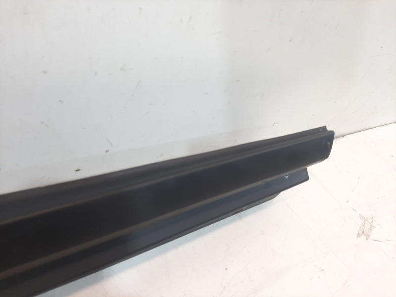 Накладка двери передней правой