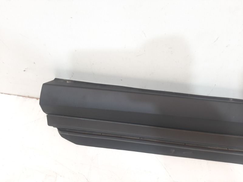 Накладка двери передней правой