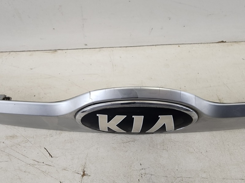 Накладка крышки багажника