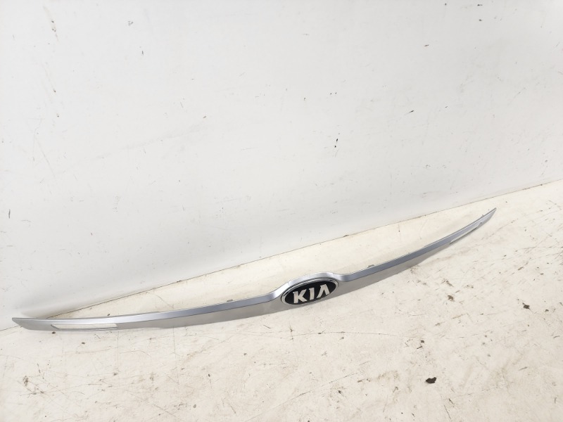 Накладка крышки багажника