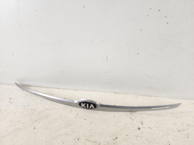 Накладка крышки багажника