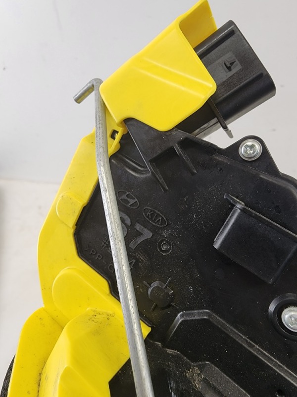 Замок двери задней правой