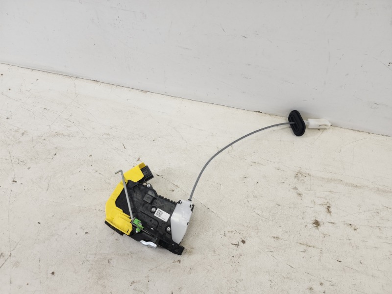 Замок двери задней правой