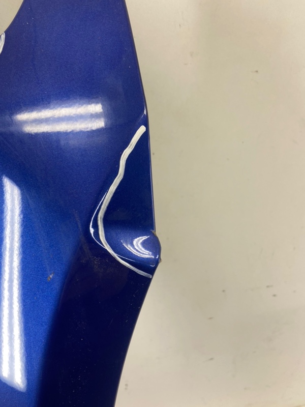 Крыло переднее правое