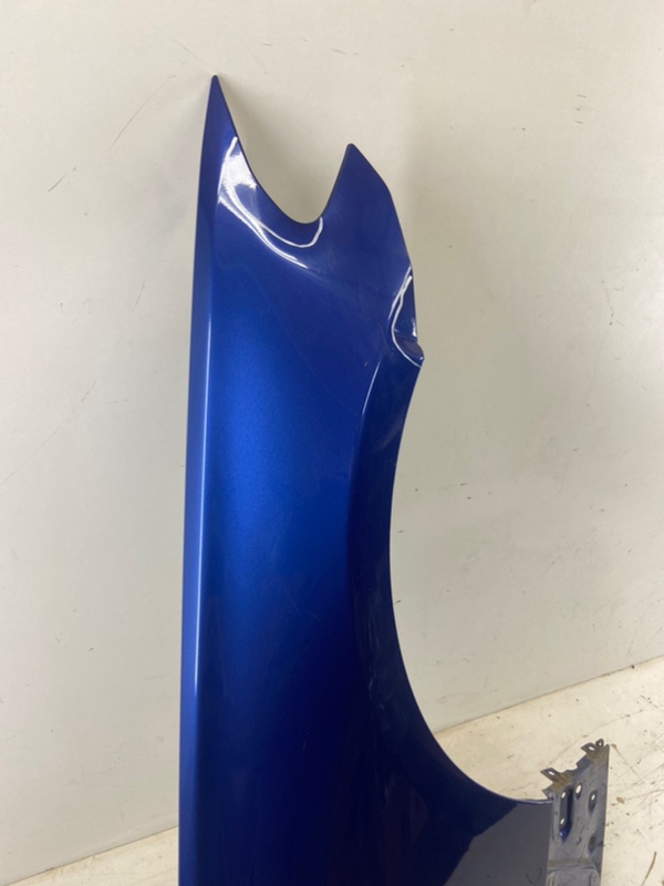 Крыло переднее правое