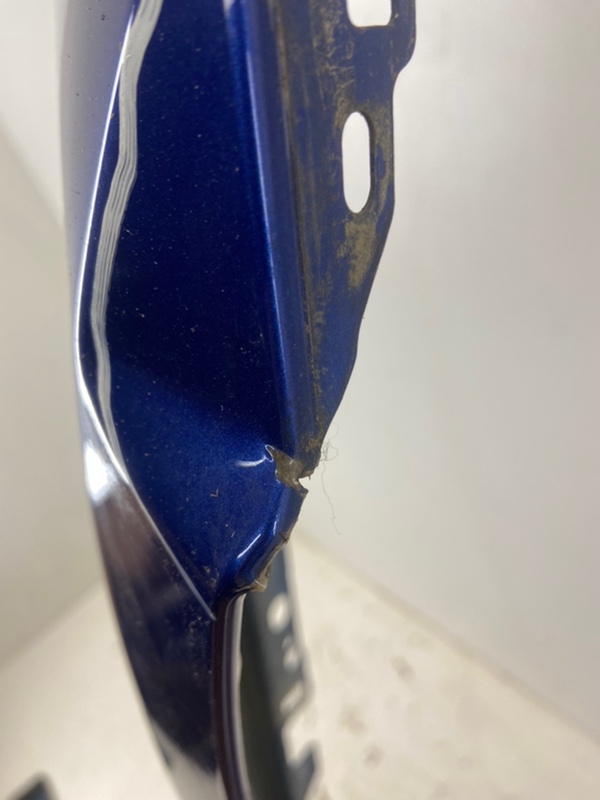 Крыло переднее правое