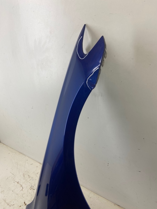 Крыло переднее правое