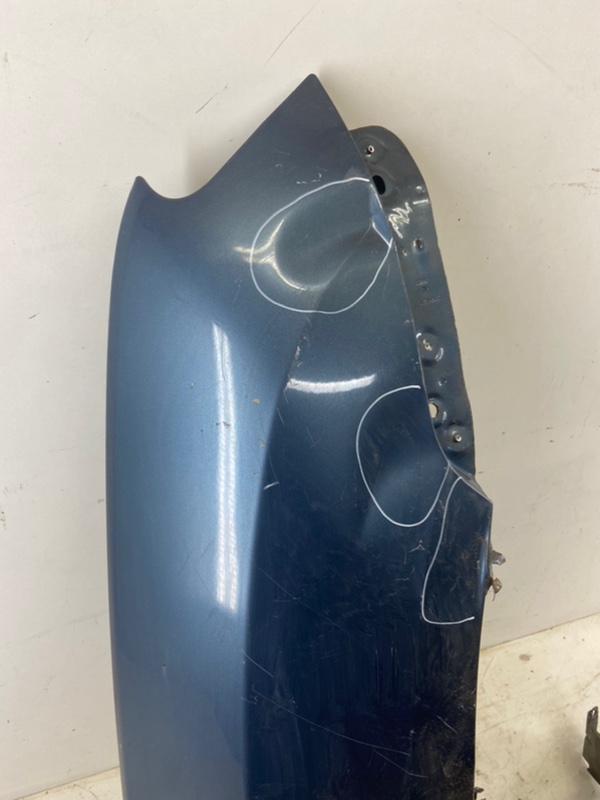 Крыло переднее правое