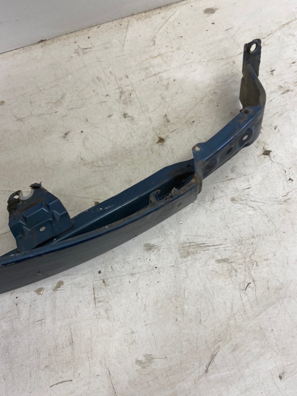 Крыло переднее правое