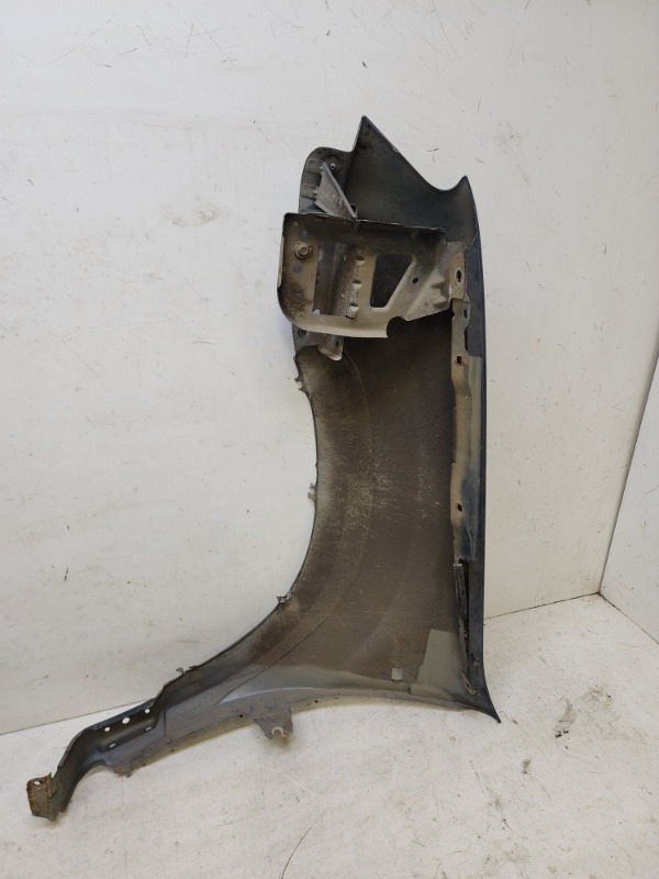 Крыло переднее правое