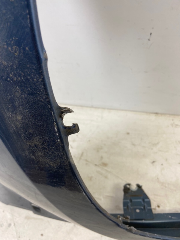 Крыло переднее правое