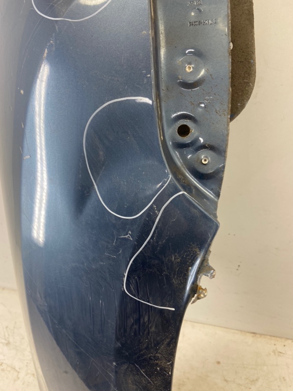 Крыло переднее правое