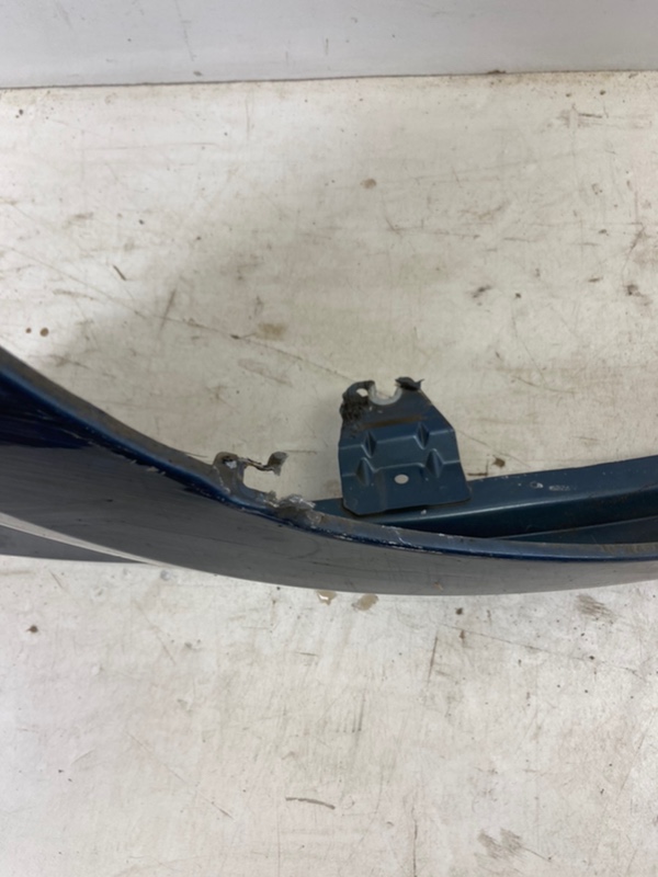 Крыло переднее правое