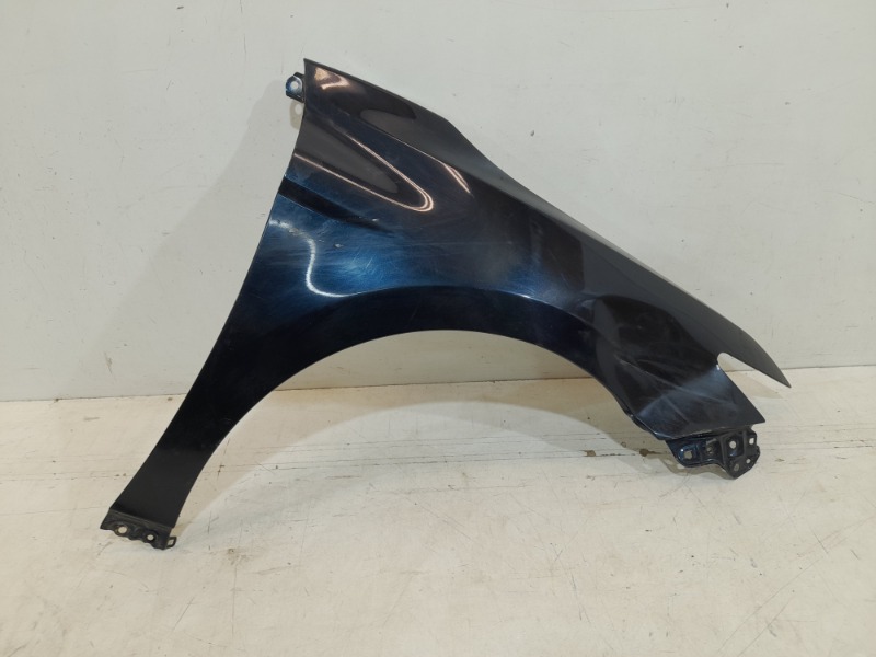 Крыло переднее правое