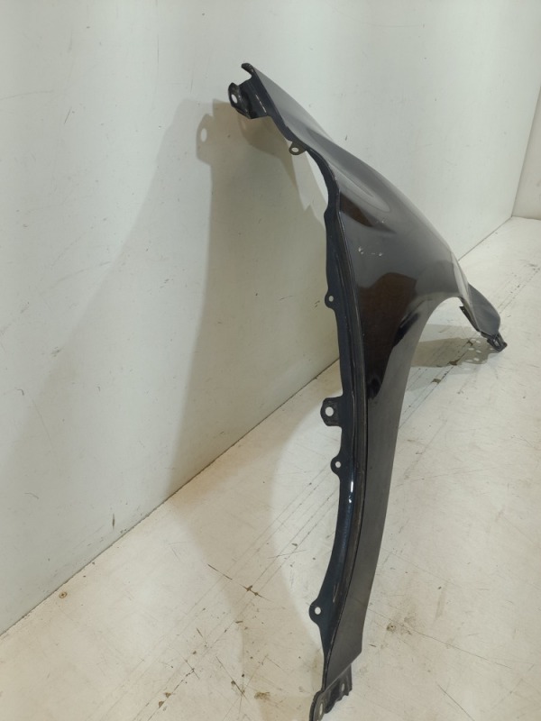 Крыло переднее правое