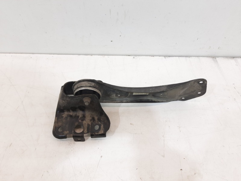 Рычаг задний правый