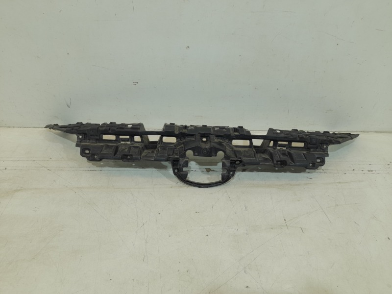 Кронштейн решетки радиатора